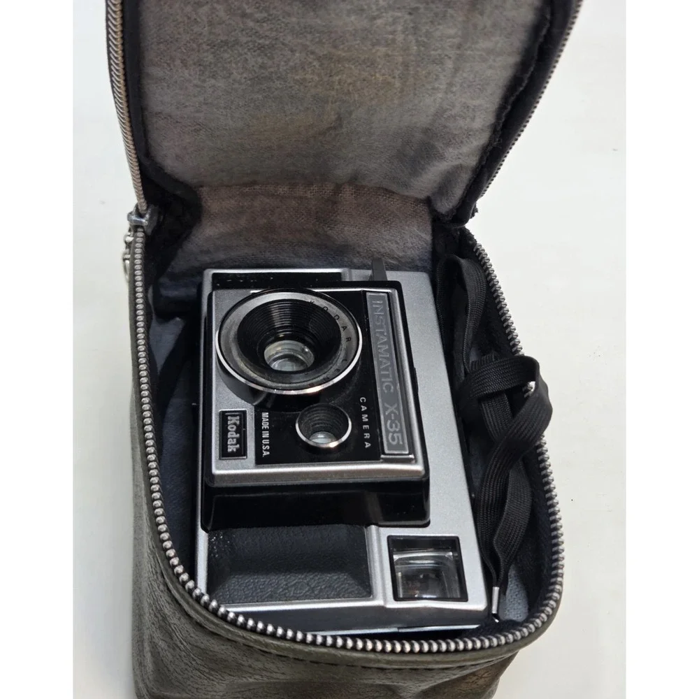 Vintage Kodak Instamatic X-35 126 Film Camera Kodar Lens w/ Case USA
